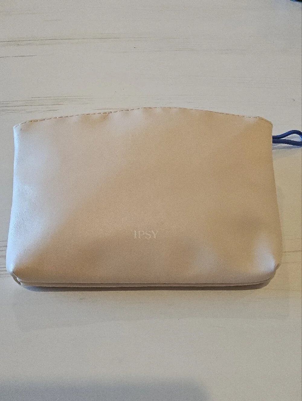 ipsy beige women